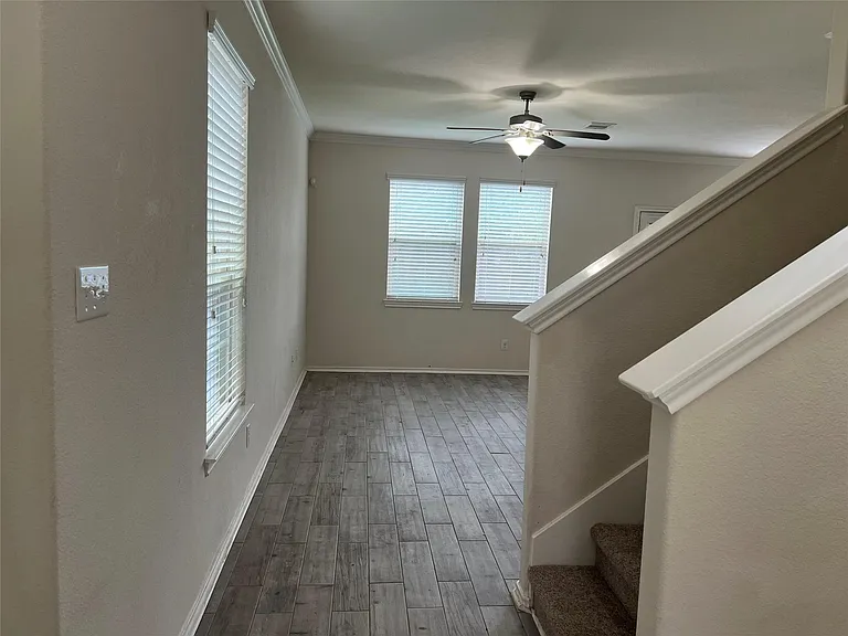 6475 Calgary Woods Ln — Photo 3