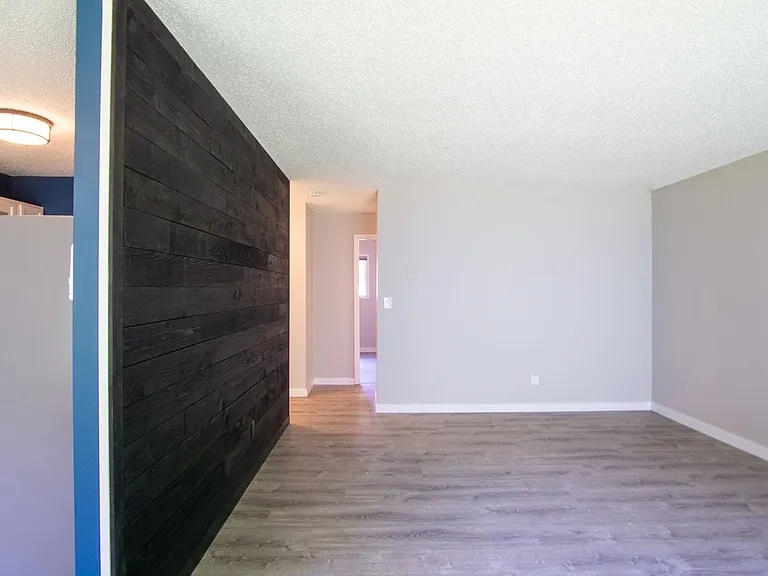 4151 SE 37th Ave #1 — Photo 2