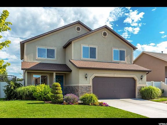 3rd image of 490 W Lakeview Dr