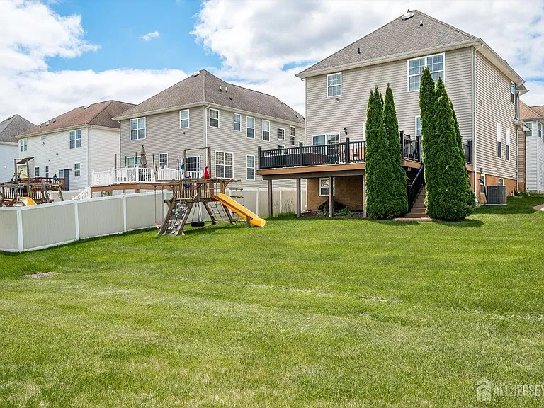 300 Morning Glory Dr — Photo 28