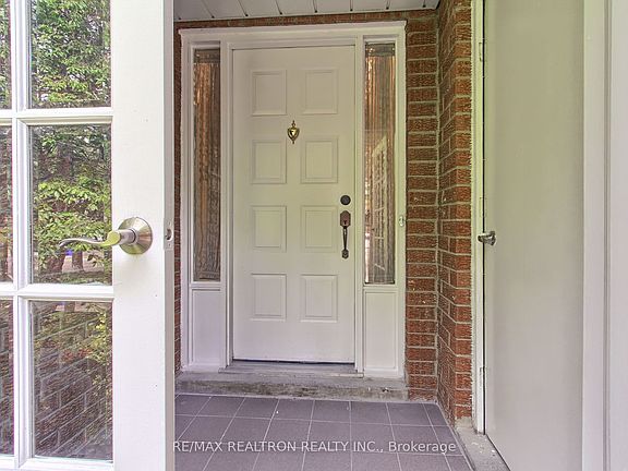 5th image of 19 Crystal Dr N