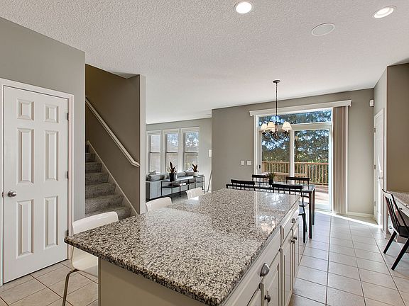 3rd image of 1579 Stoneridge Cir