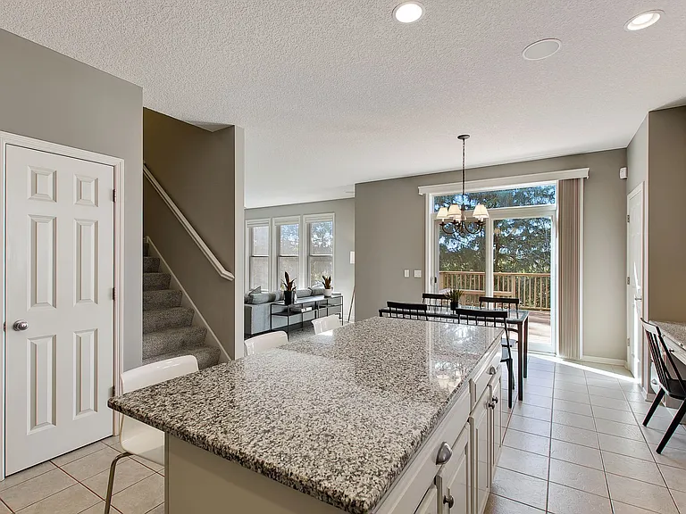 1579 Stoneridge Cir — Photo 3