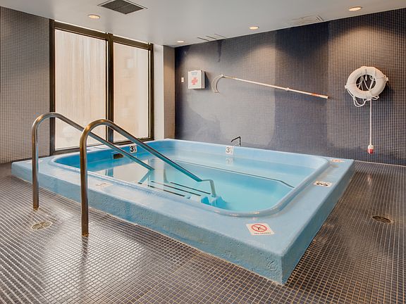 4th image of 2020 N Lincoln Park W APT 36C