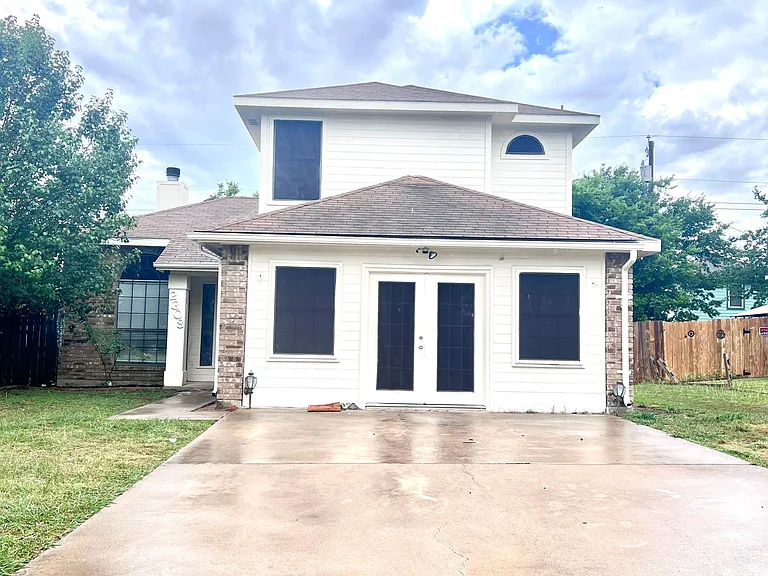 2308 Bluebonnet Dr — Photo 1