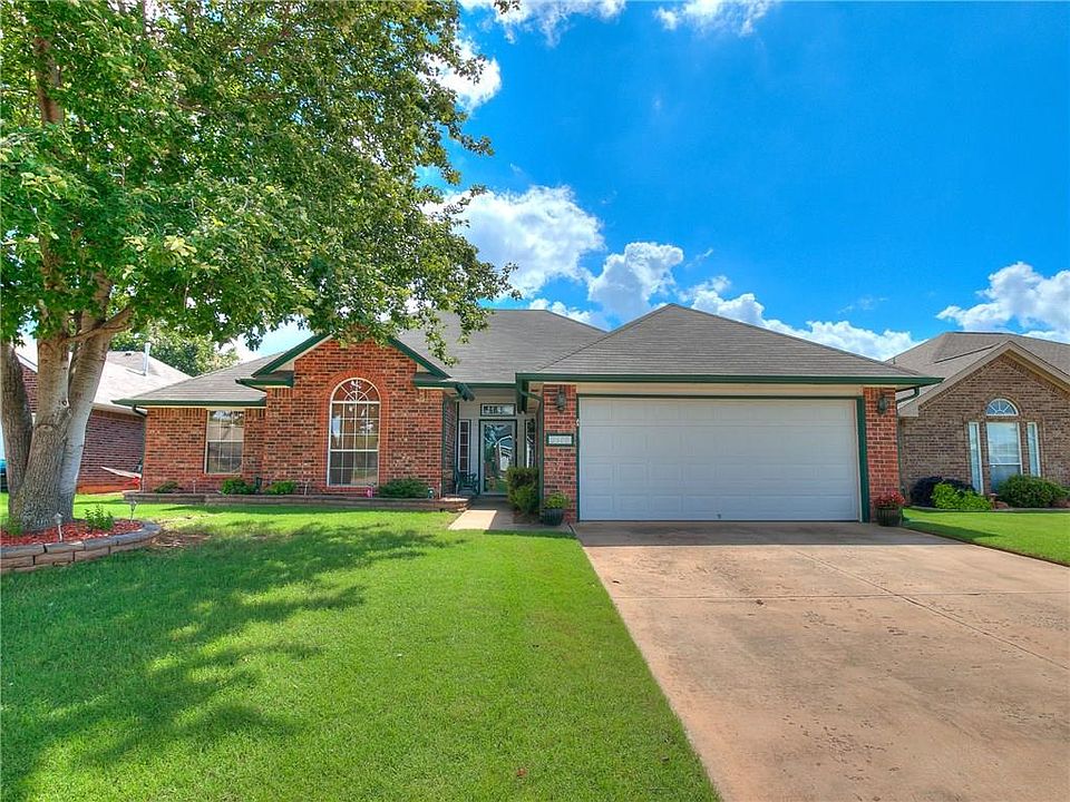 1st image of 2608 E Hills Dr