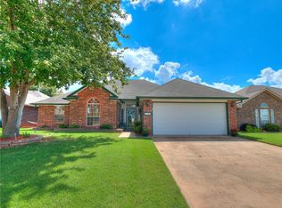 2608 E Hills Dr, Moore, OK 73160