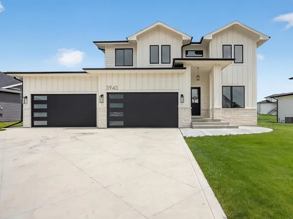 3943 NW 181st St, Clive, IA 50325