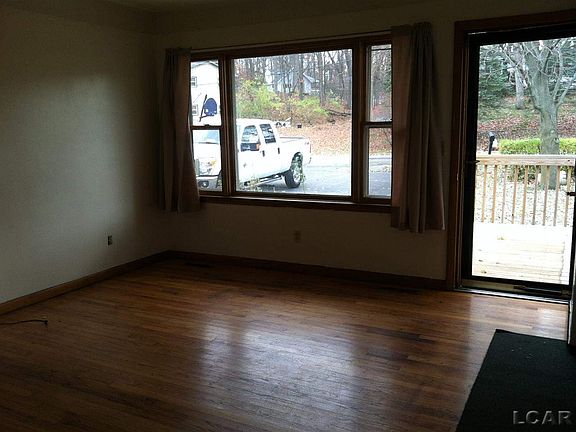 3rd image of 685 Oak Hills Dr