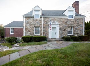 24 Spezzano Dr, Riverside, CT 06878
