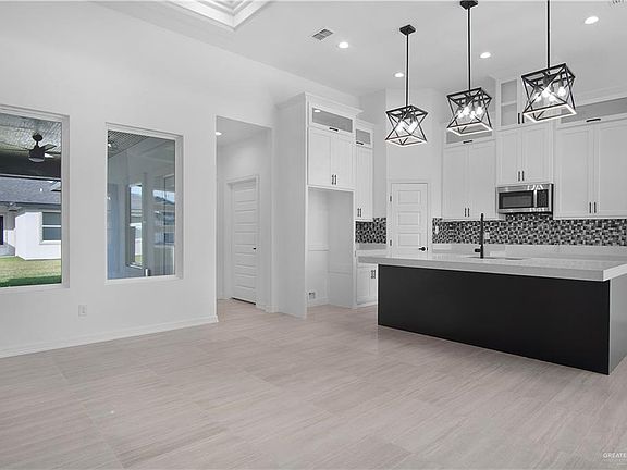 3rd image of 4017 Carl St