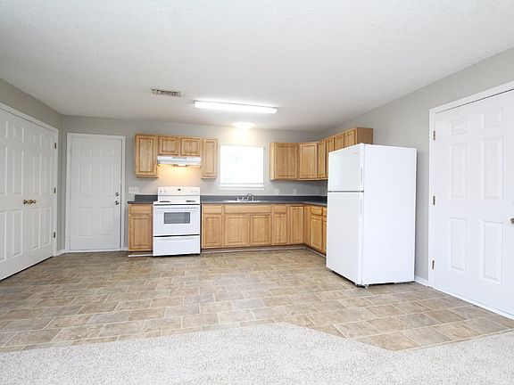4th image of 1190 Capitol Blvd