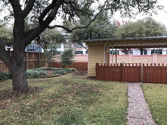 3rd image of 1429 Broadmoor Dr