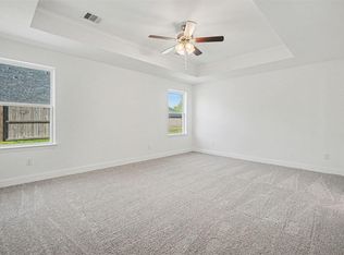 8 Gemstone Ct, Angleton, TX 77515