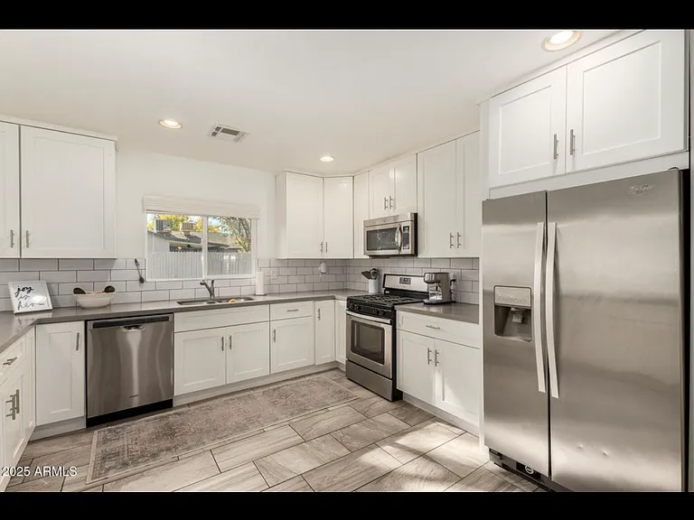 2613 E Pierson St — Photo 4
