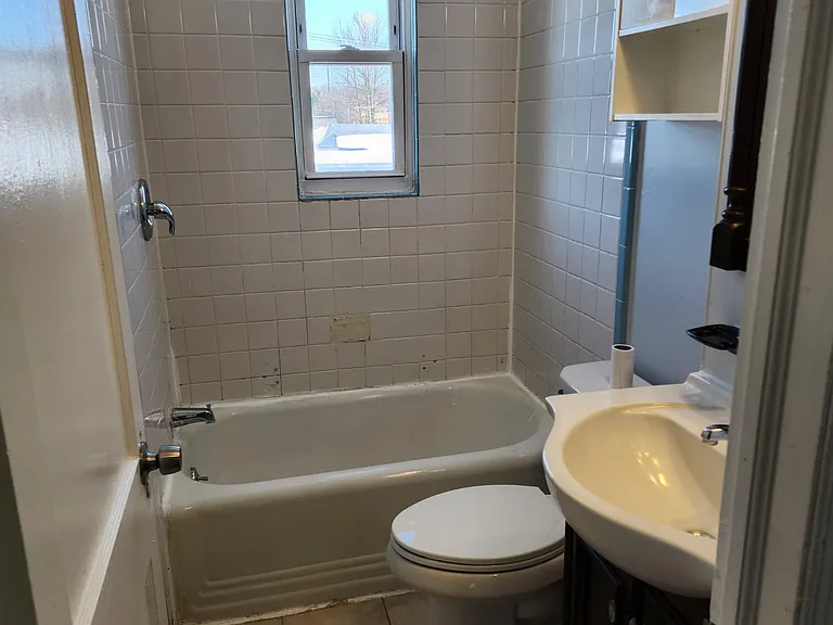 214 Margate Rd — Photo 6