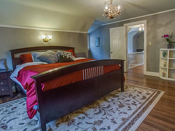 2nd image of 2621 Capitol Way S #A