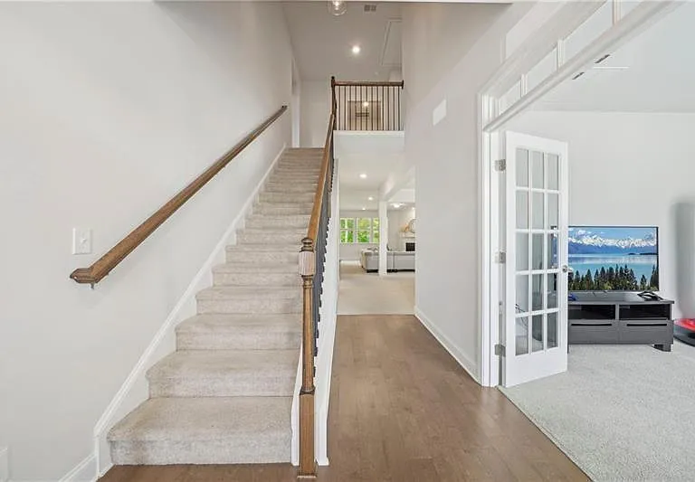 7455 Easton Valley Ln — Photo 4