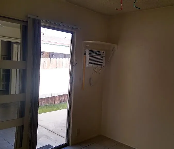 1843 E Palmyra Ave — Photo 12