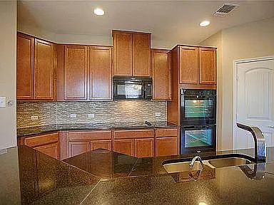 1101 Amazon Lilly Cv — Photo 15
