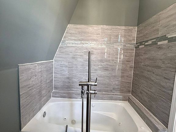 4th image of 113 Isabella Ave Floor 3