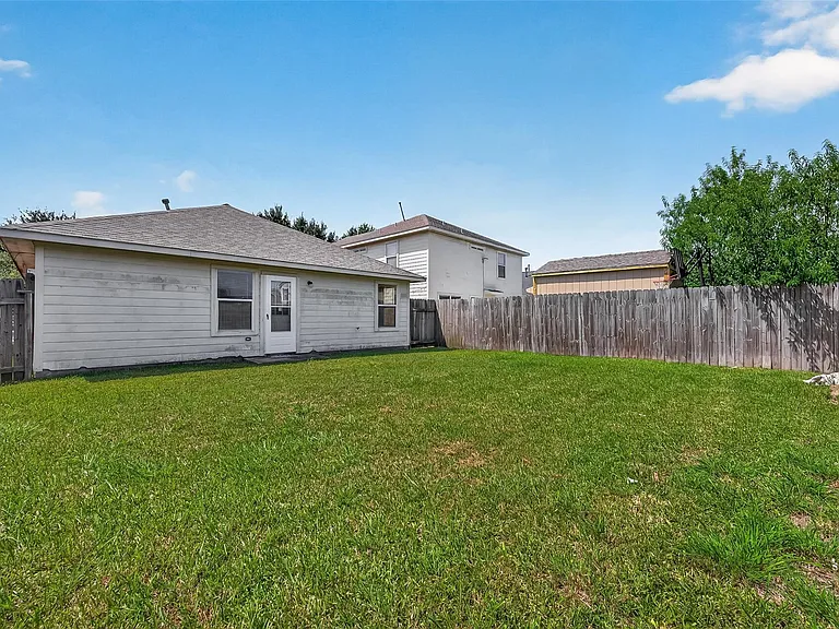 827 Royal George Ln — Photo 36