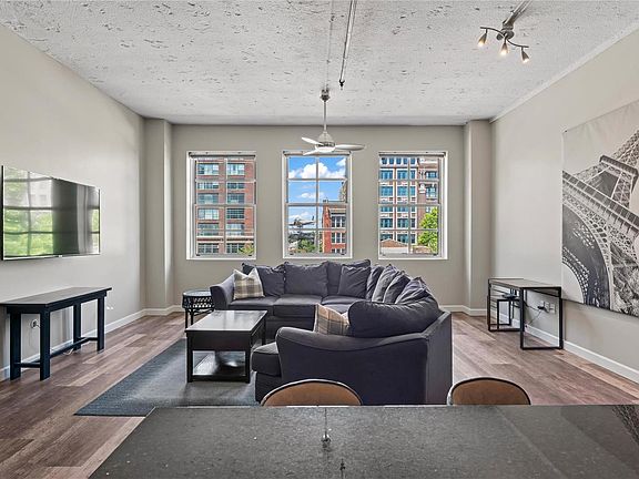 5th image of 1501 Locust St APT 303