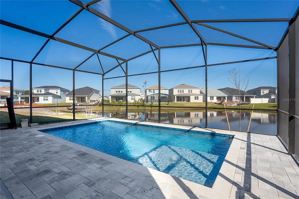 5 bed, 4.0 bath, 3172 sqft, $5,800 — Photo 2