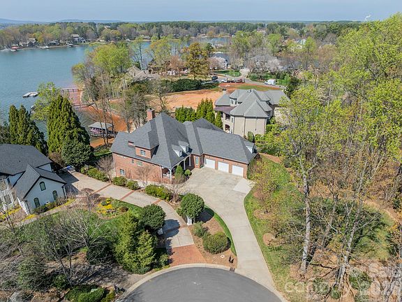 2nd image of 118 Pointe Harbour Ln
