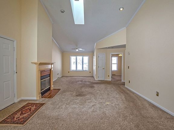 4th image of 214 Alvord Pl Unit 214