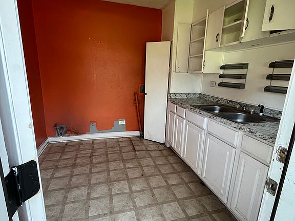 4th image of 1213 W Morton St
