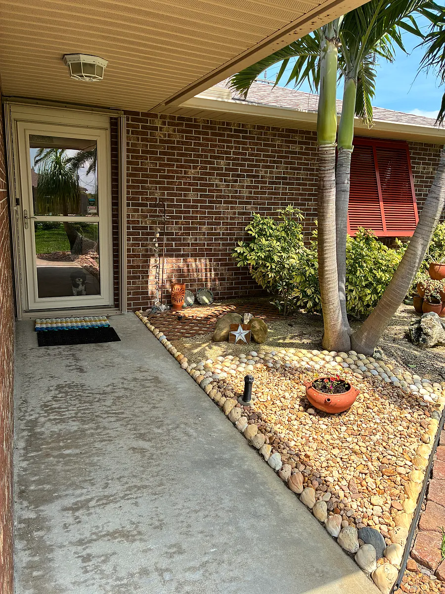Front Entrance - 5289 Palm Dr