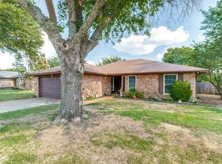 6820 Ridgetop Rd, Fort Worth, TX 76182