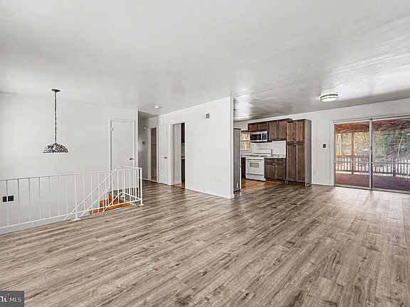 4th image of 14656 Dexter Ct