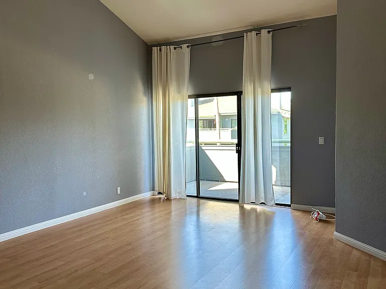 Living room (this unit is unfurnished(