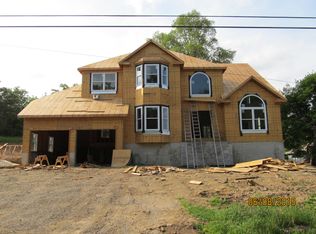 2 Bellows Ln, Towaco, NJ 07082