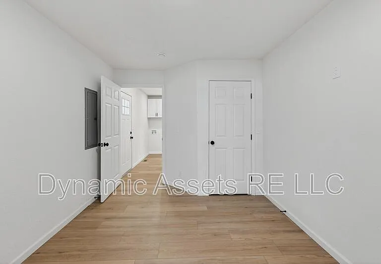 542 E 23rd St — Photo 16