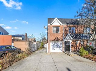 164-11 73rd Ave, Fresh Meadows, NY 11365