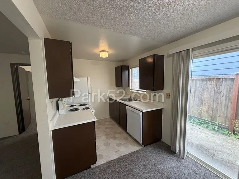 631 N Fife St #3 — Photo 6