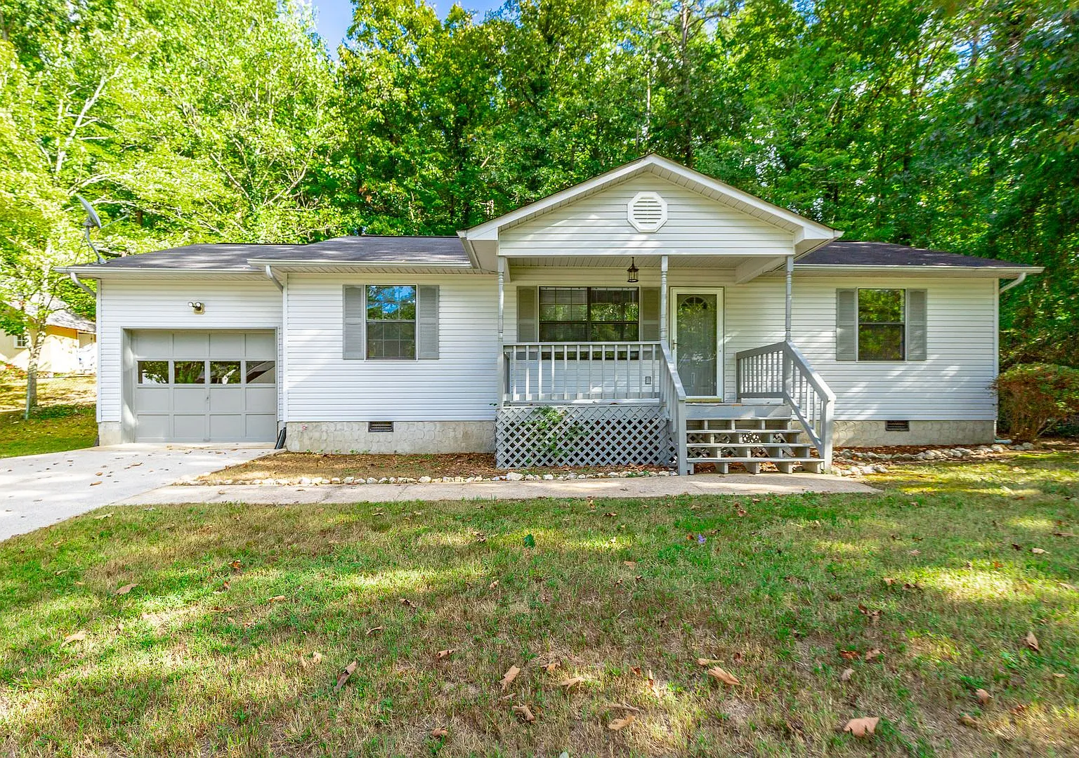 2 Bedroom Home in East Brainerd with Screened Porch & Garage — Photo 1