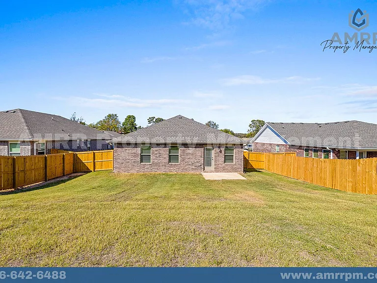 1113 SW 2nd St — Photo 2