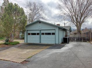 2015 Sunset Dr, Medford, OR