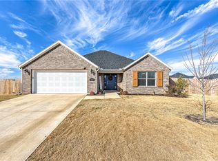 527 N Goose Xing, Farmington, AR 72730