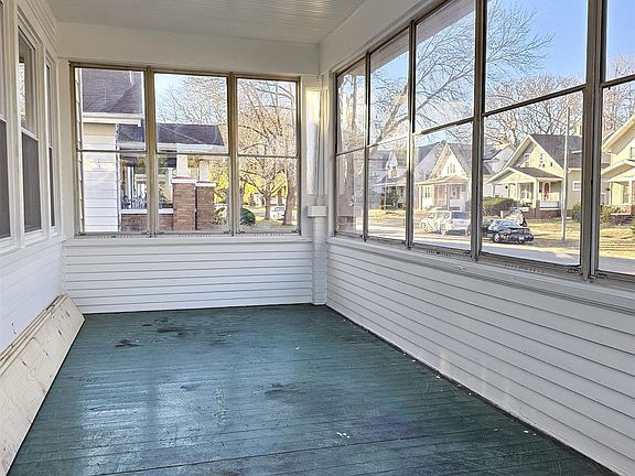 4th image of 1637 9th Ave