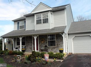 407 E Surrey Ct, Sellersville, PA 18960