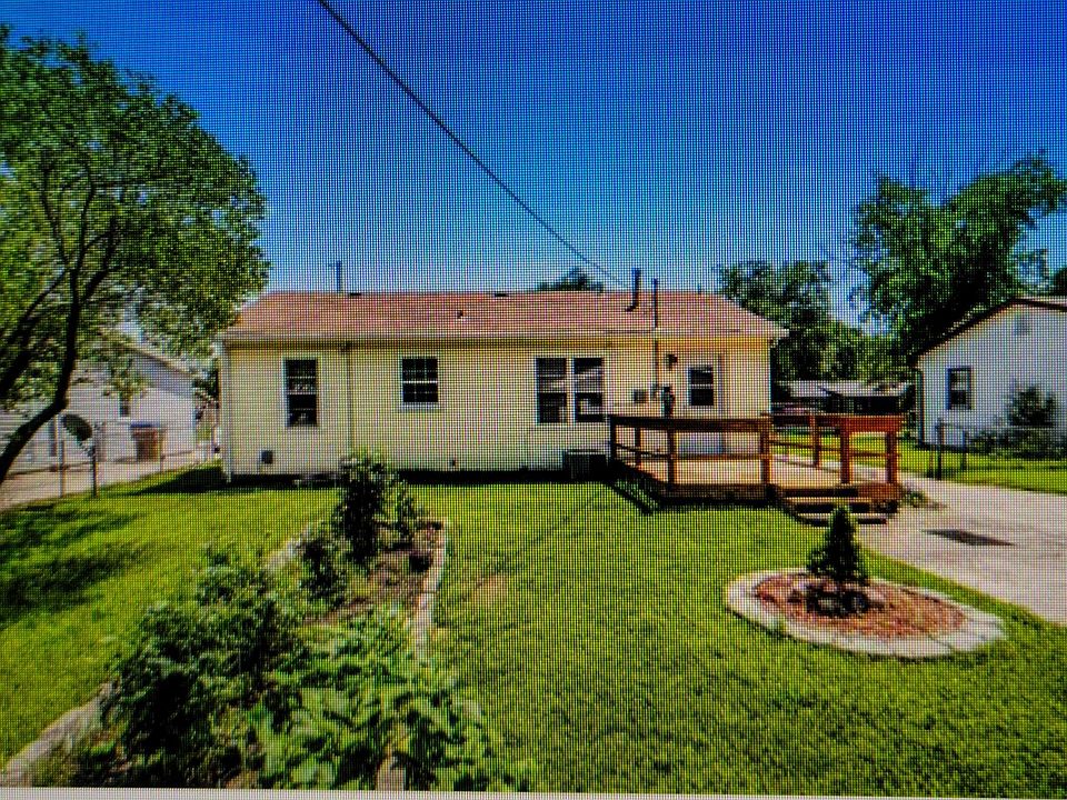 2nd image of 2000 E Mona Ln