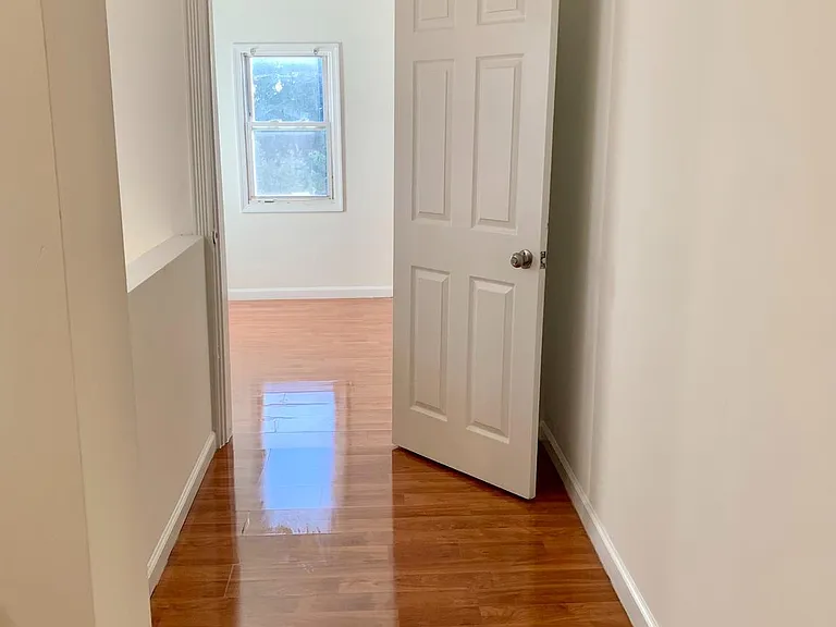 221 Baker St — Photo 34