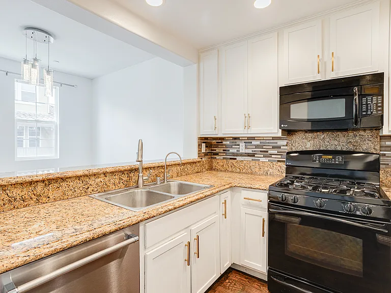 28566 Herrera St — Photo 17