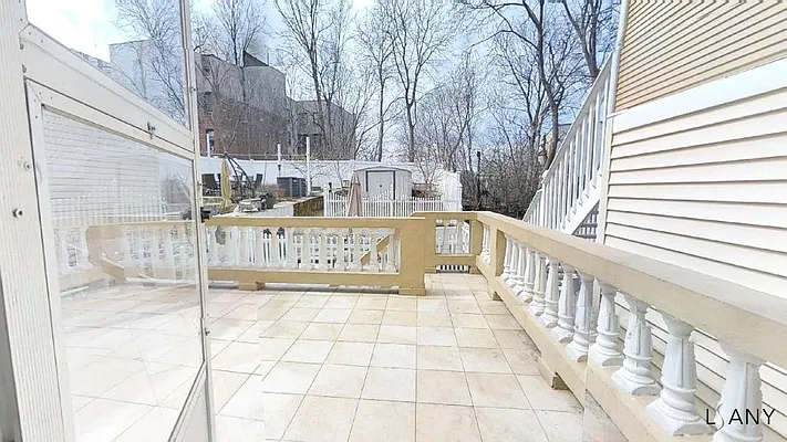 Rented by LandSeair Real Estate Group | media 10