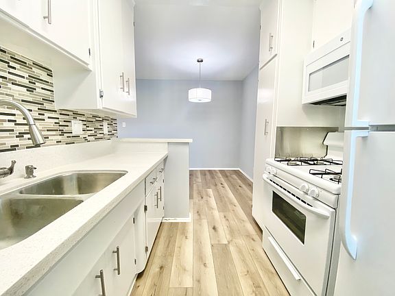 3rd image of 8701 Olin St APT 6